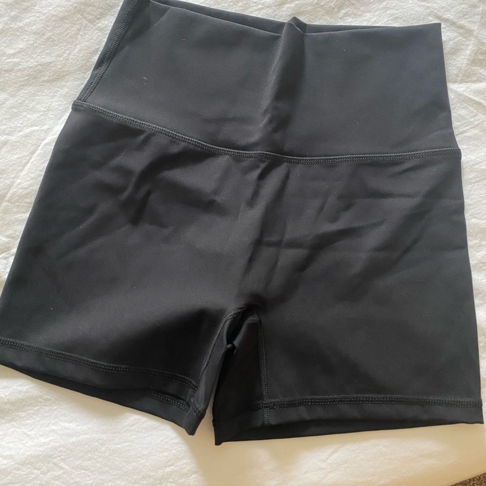 Aerie Chill Play Move Shortie Bike Shorts
